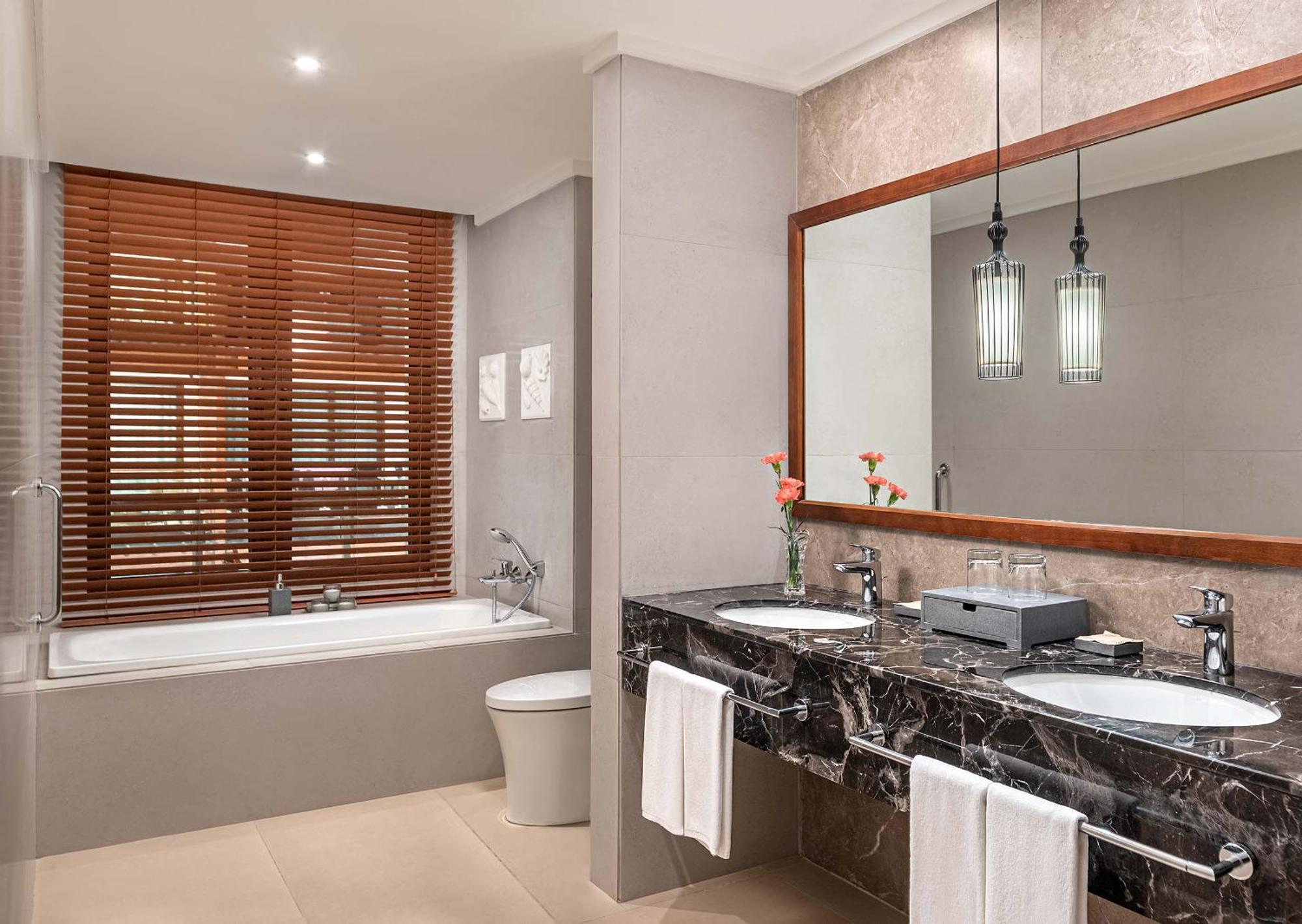 Mandarin Bay Resort And Spa Balabag  Екстер'єр фото